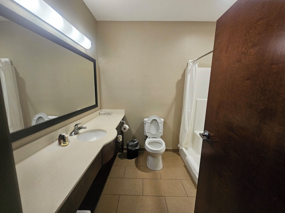 Heritage Place Hotel & Suites 46/48