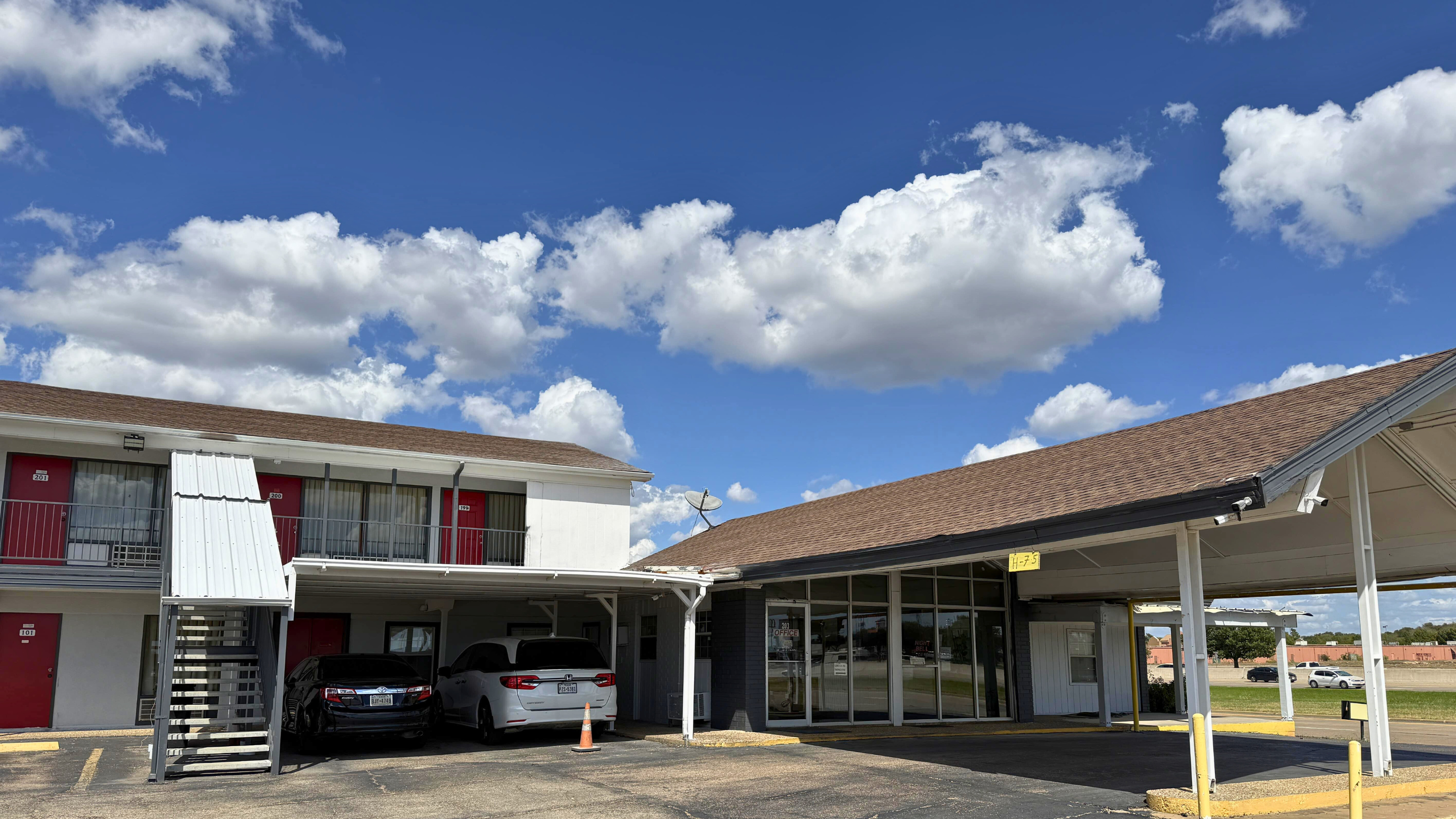 Thunderbird Motel Hillsboro 15/16