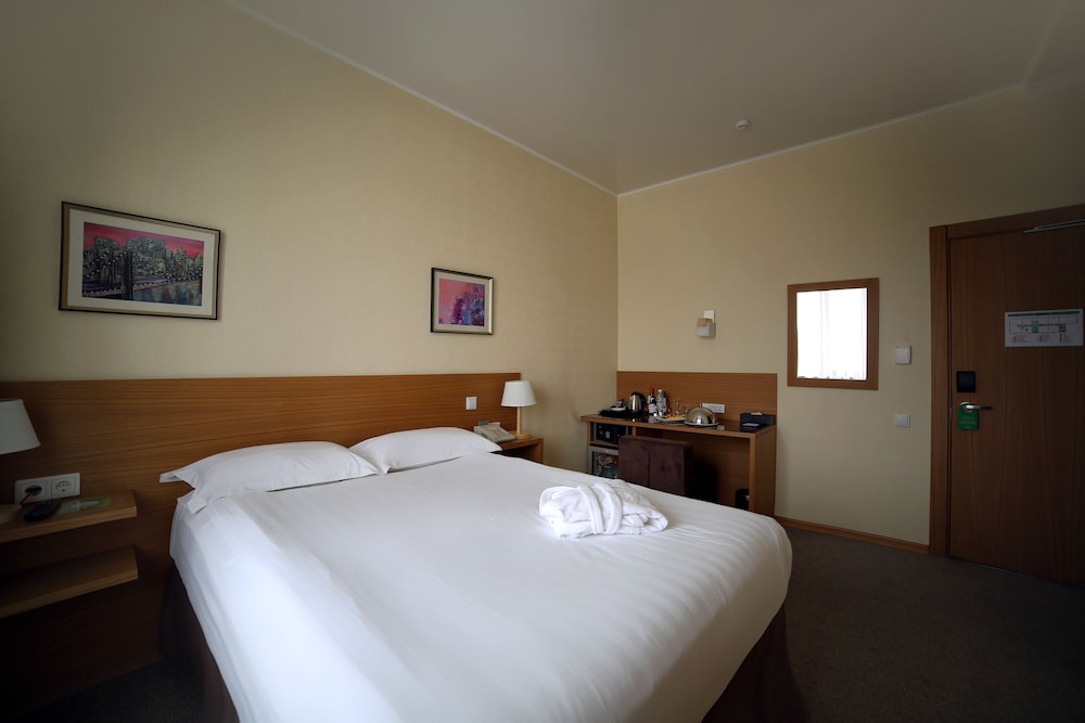 City Hotel Bishkek 25/68