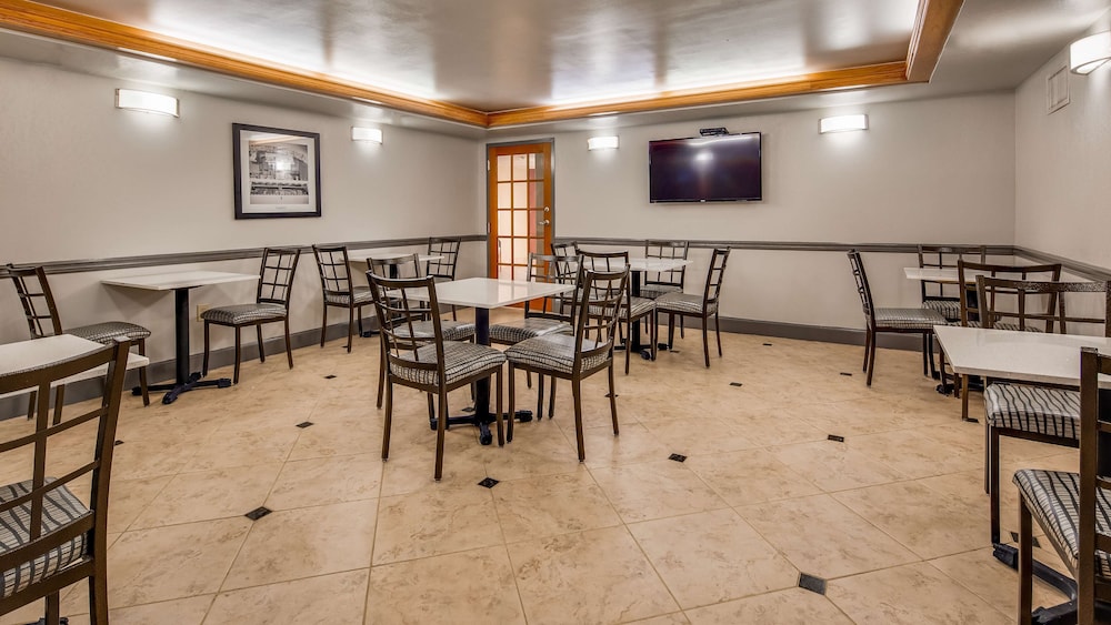 Best Western Plus Knoxville Cedar Bluff 34/42