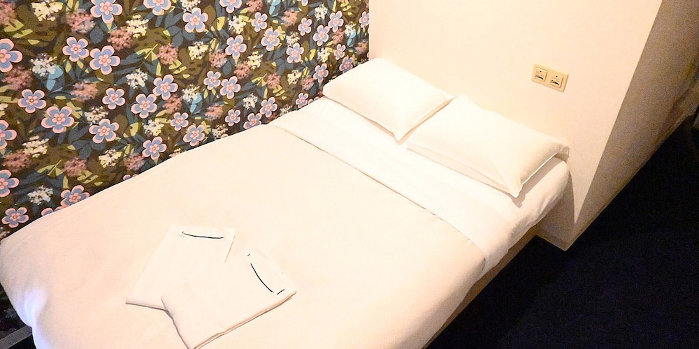 Art Inn Namba 13/51