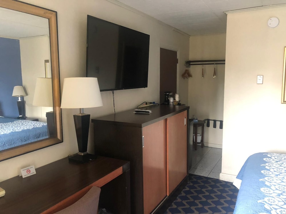 Aderi Hotel Near Bucknell University 21/32