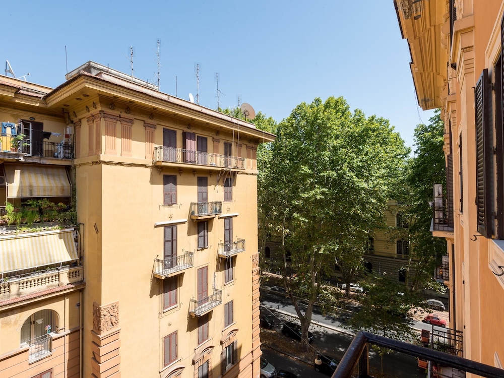 RSH Vatican Comfortable Sunny Apartment 1/34