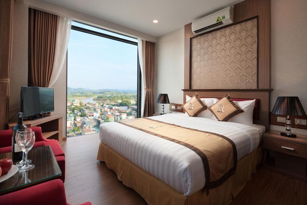 Royal Palace Hotel 13/48