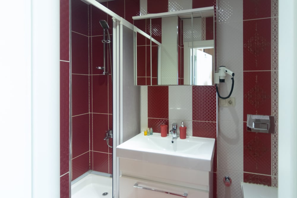 Zendy Suite Hotel 48/88