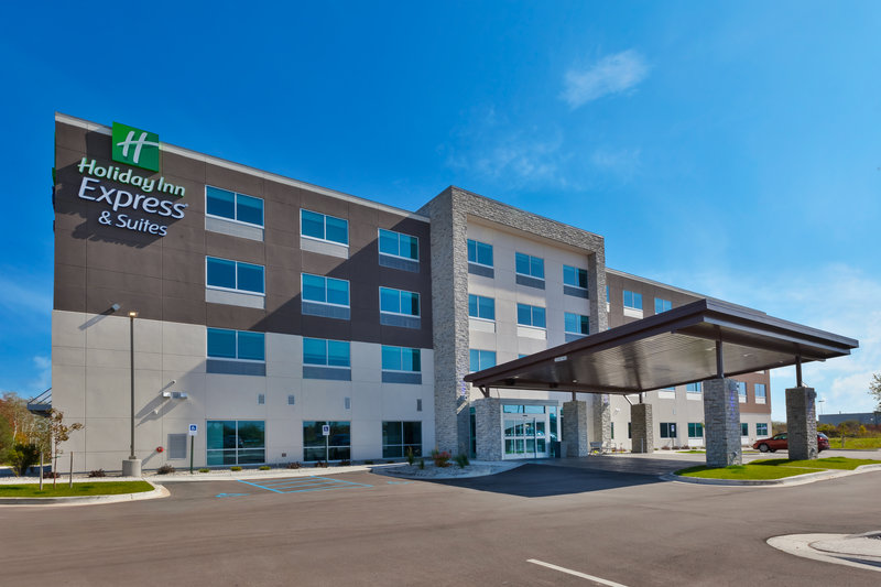 Holiday Inn Express And Suites Cedar Springs Grand Rapids North 42/42