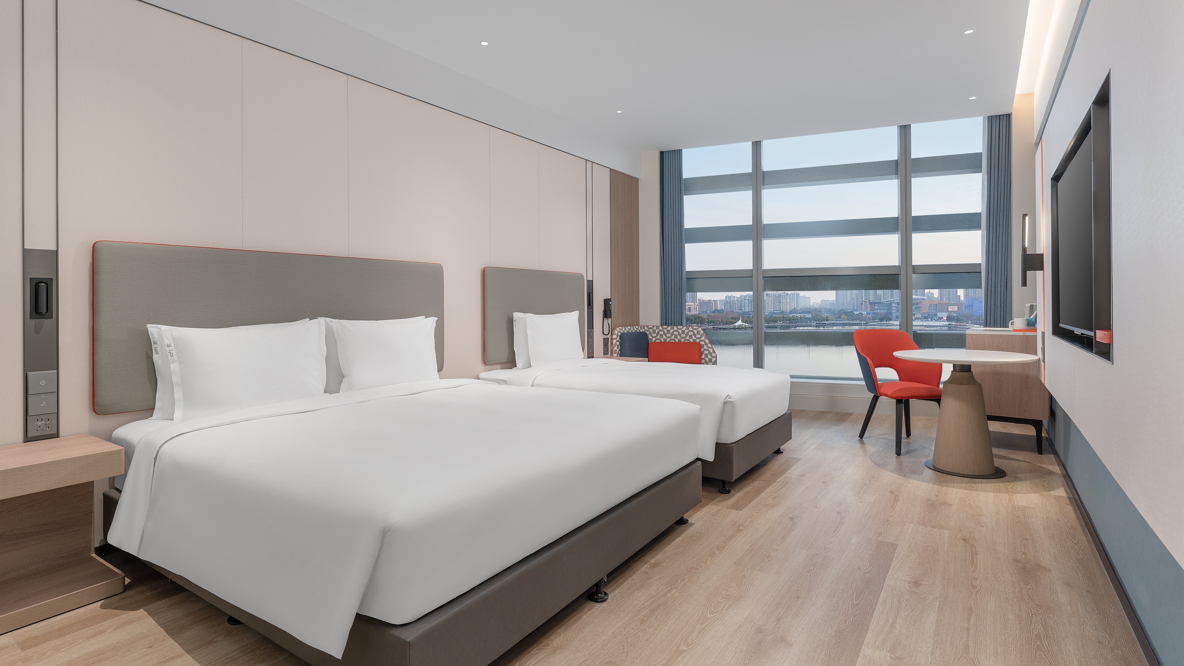 Holiday Inn Express Yangzhou Grand Canal Theatre 12/44