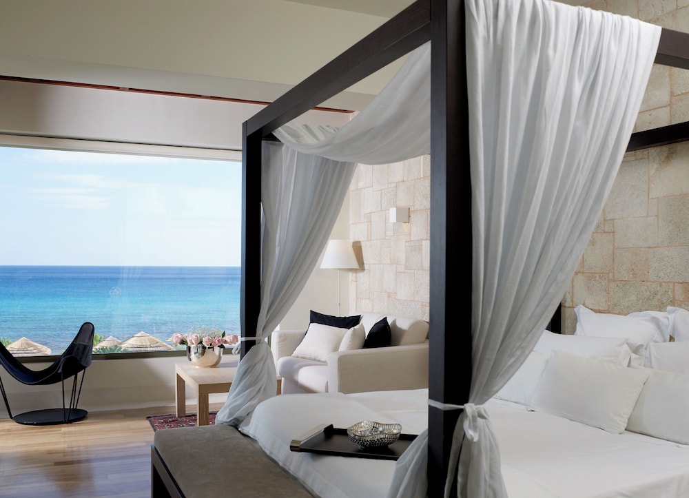 Maisonette, 2 Double Beds, Sea Front, Private Pool