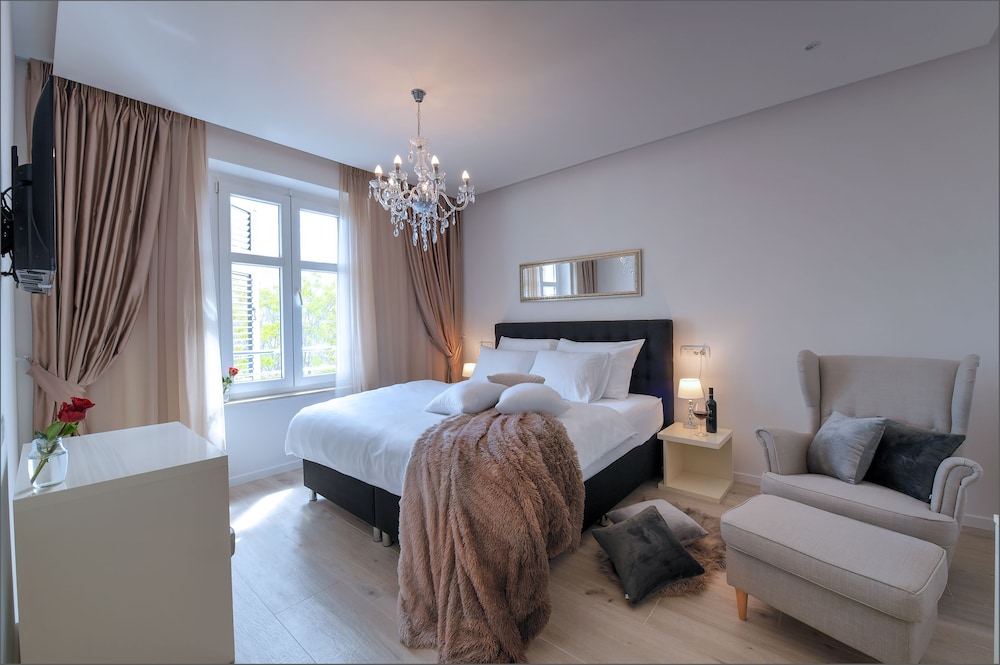 Via Porto Rooms 22/49