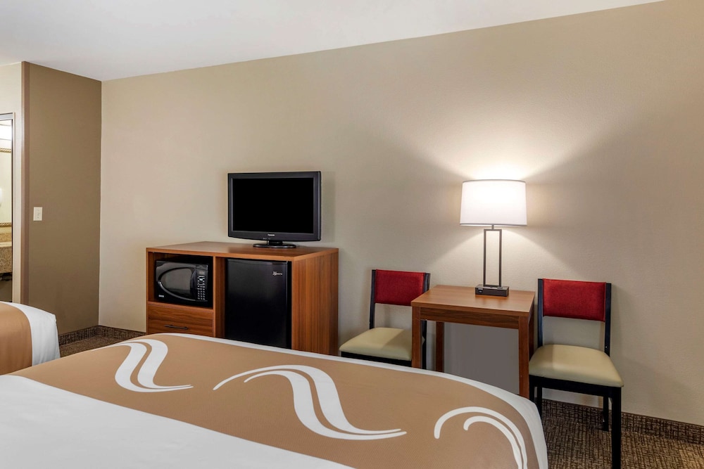 Quality Inn Placentia Anaheim Fullerton 22/50