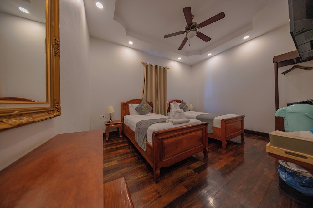 STANDARD, TWIN BEDS, LAKE VIEW