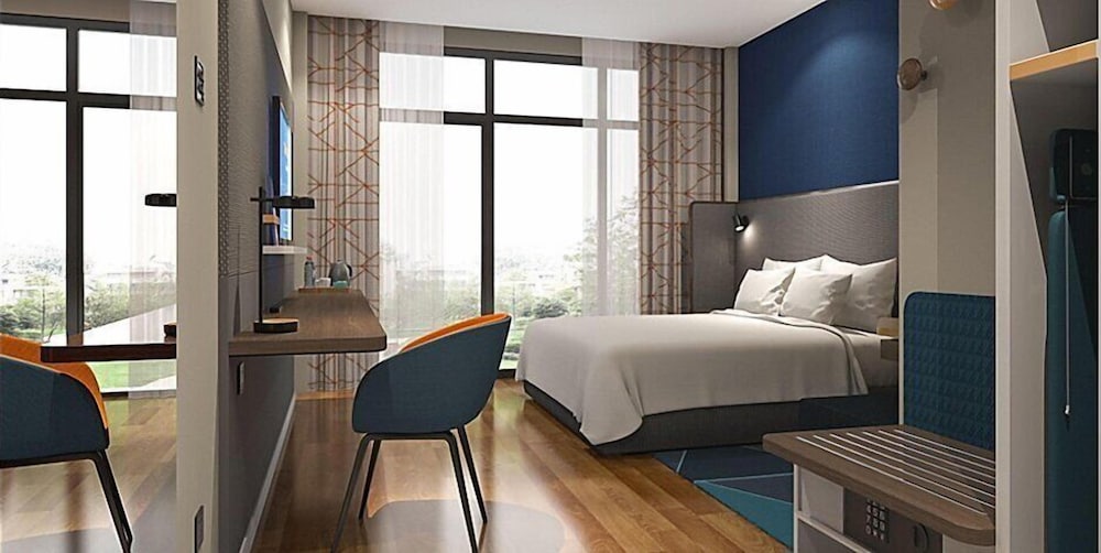 Holiday Inn Express Nanjing Happy Valley 16/40