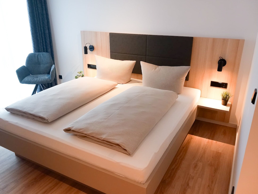 BUSINESS, DOUBLE BED