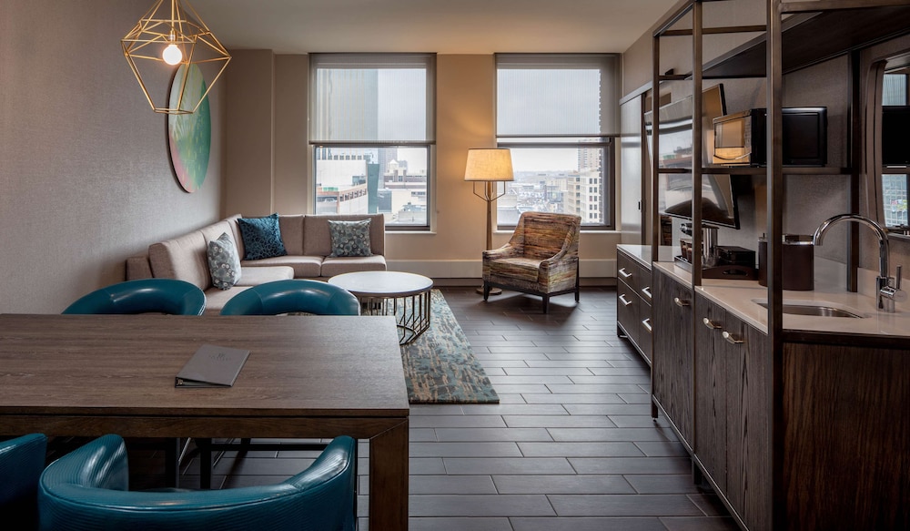 Embassy Suites By Hilton Minneapolis Downtown Hotel 37/62