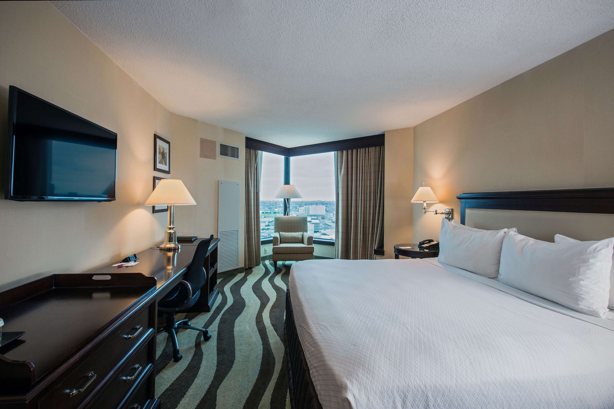 ROOM, KING BED, ACCESSIBLE
