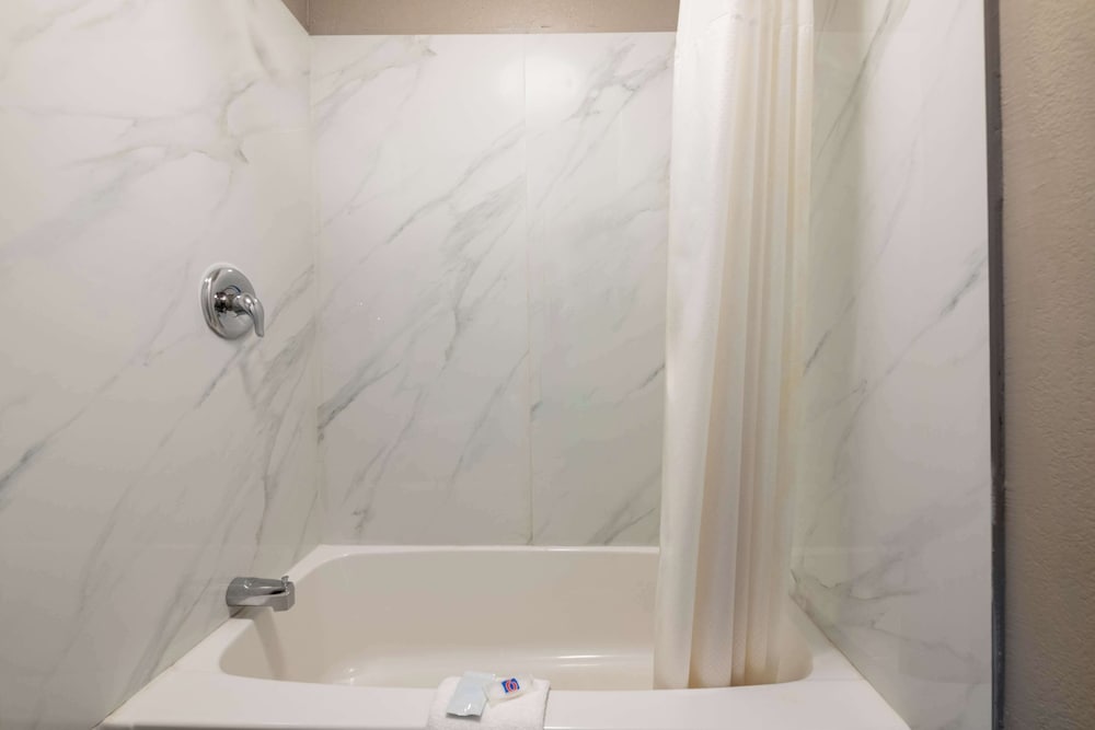 Motel6 Charlotte, NC - Coliseum 53/55