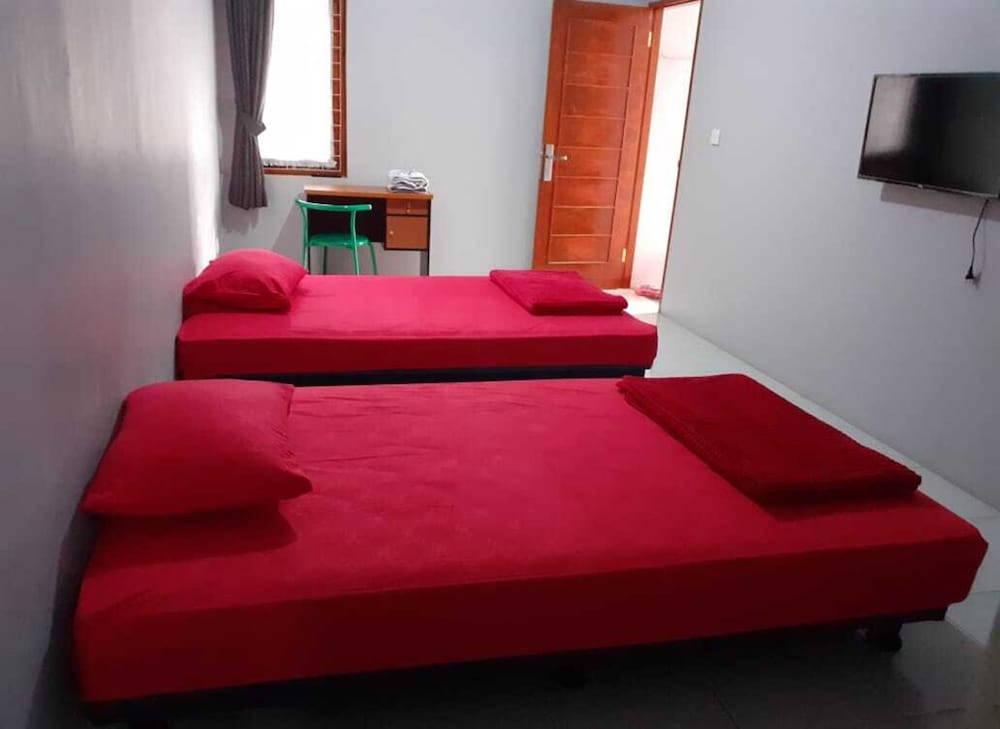 Nabila Syar i Guesthouse by ZUZU 12/19