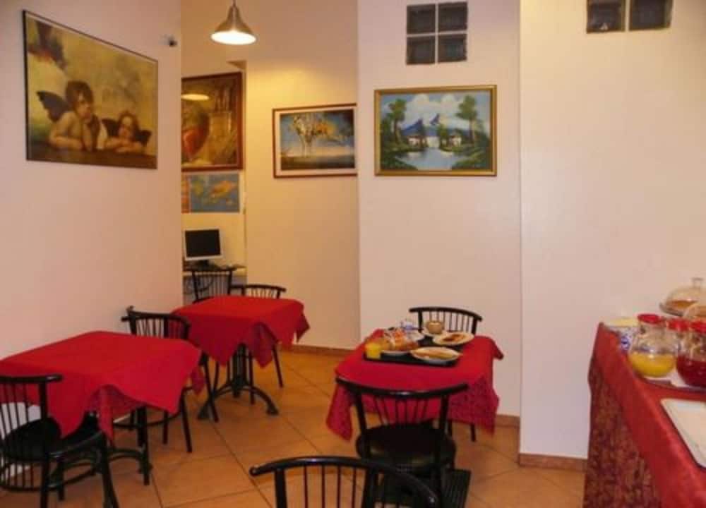Hotel 22 Marzo 49/57