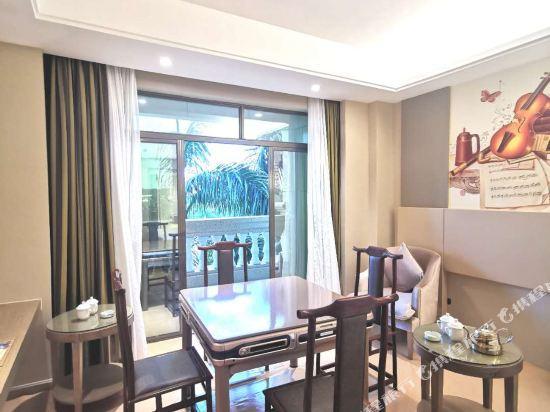 Vienna International Hotel (Haikou Old Town High Speed Railway Station) 50/58