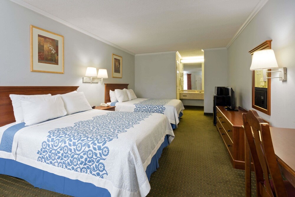 Days Inn By Wyndham Clinton 9/21