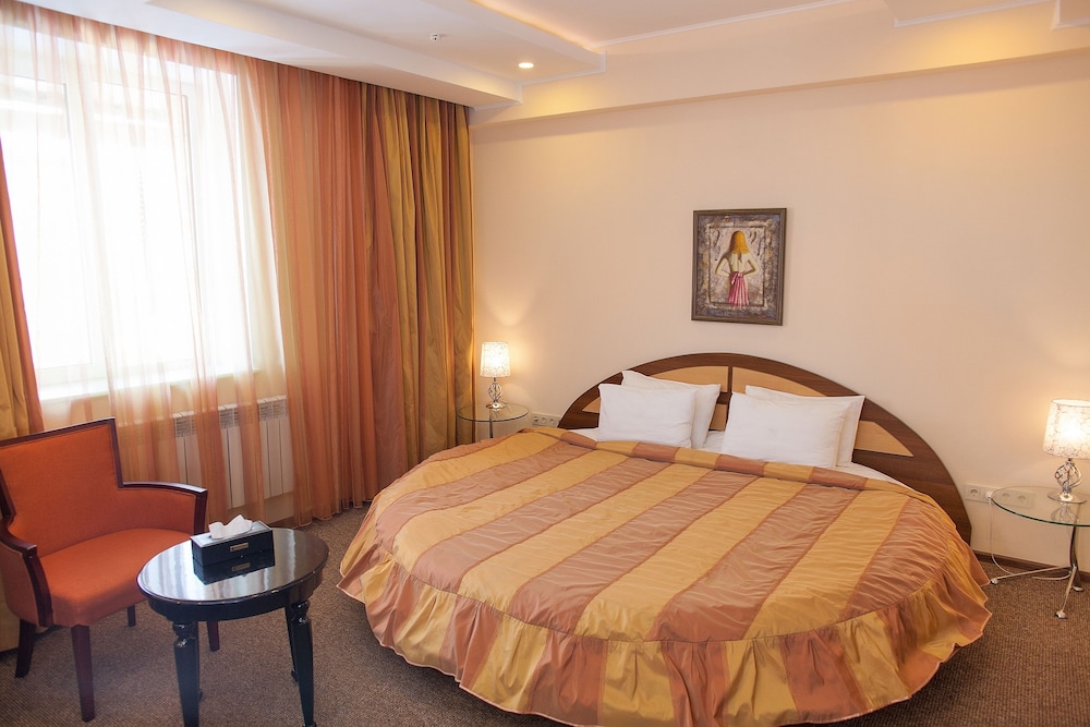 Golden Dragon Hotel 14/75