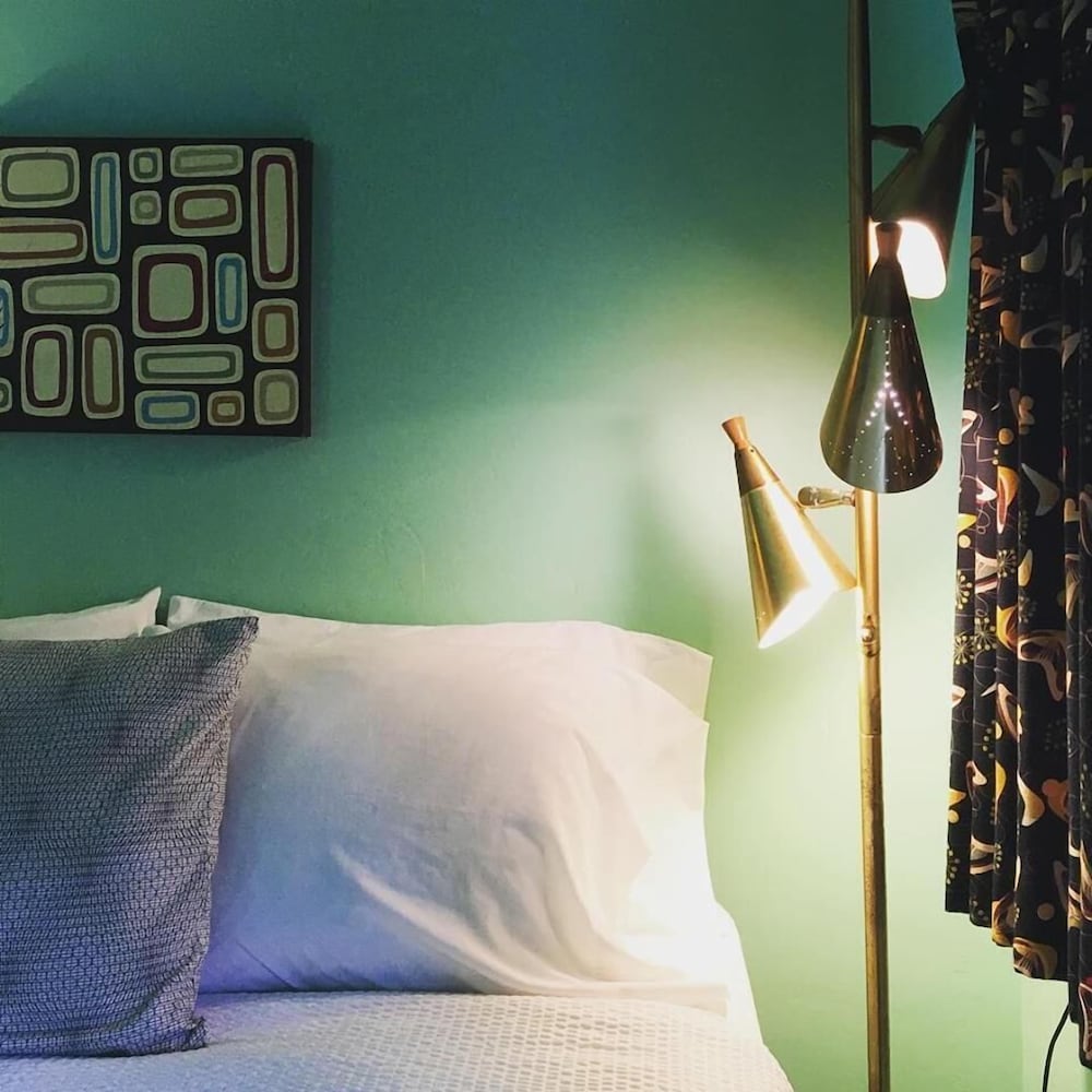 Holiday Music Motel 38/64