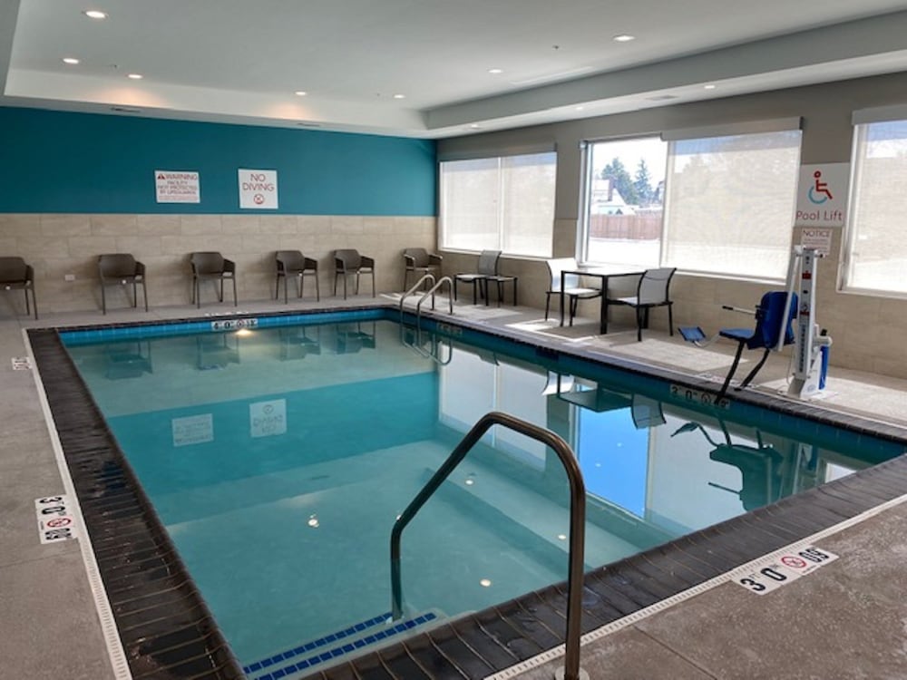 avid hotels Chicago O Hare – Des Plaines 1/38