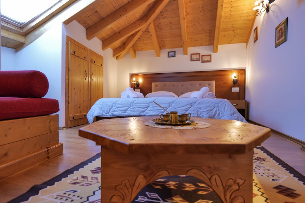 Bineri Hotel Gjirakastra 27/52