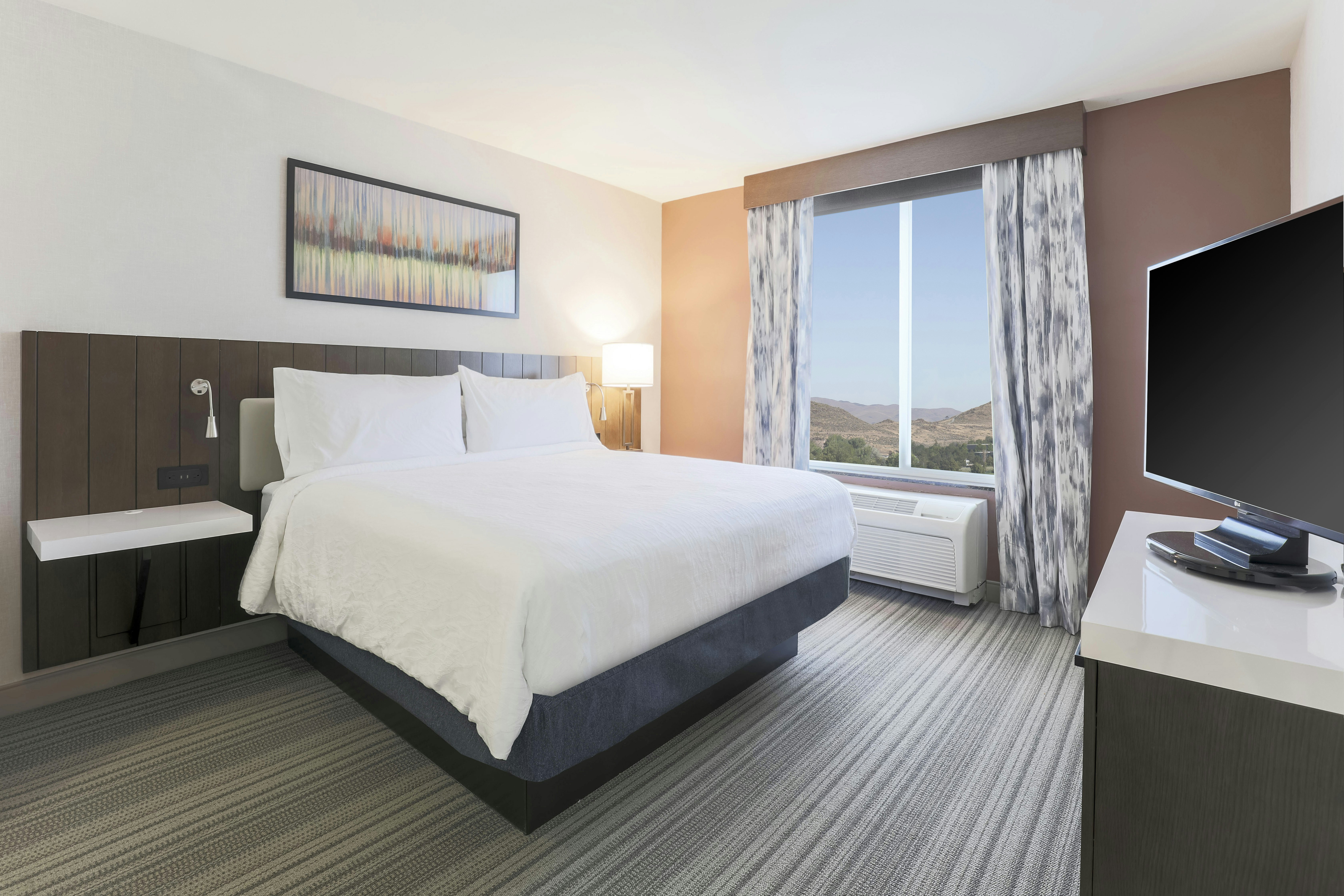 ROOM, KING BED, ACCESSIBLE
