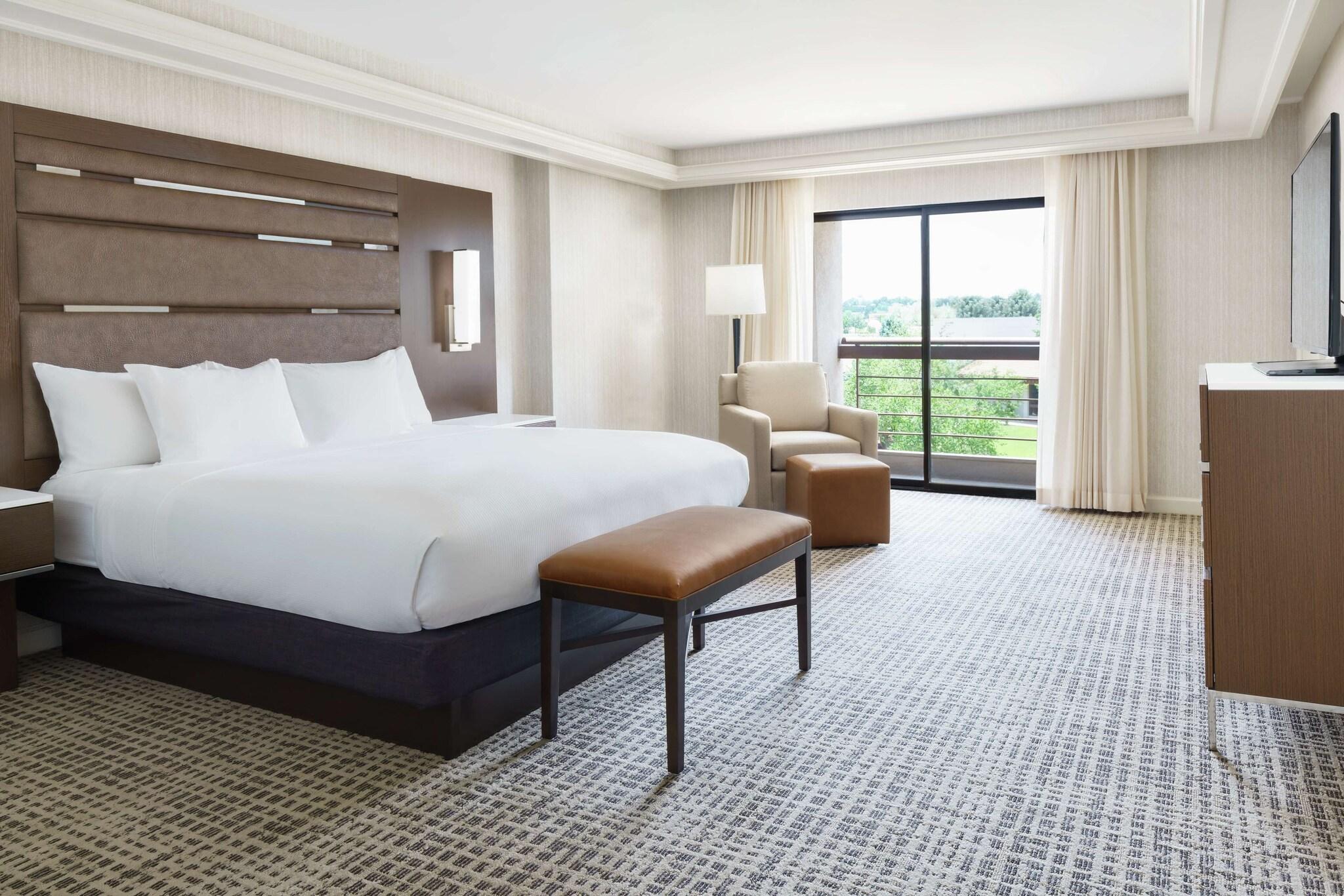 SUITE, KING BED, PARLOR, SOFA, HIGH FLOOR