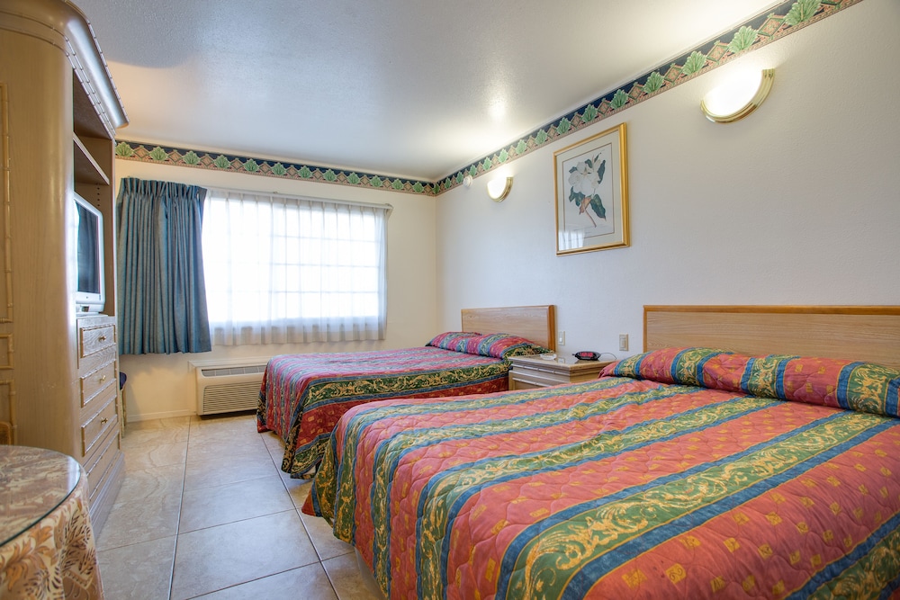 Standard, 2 Double Beds