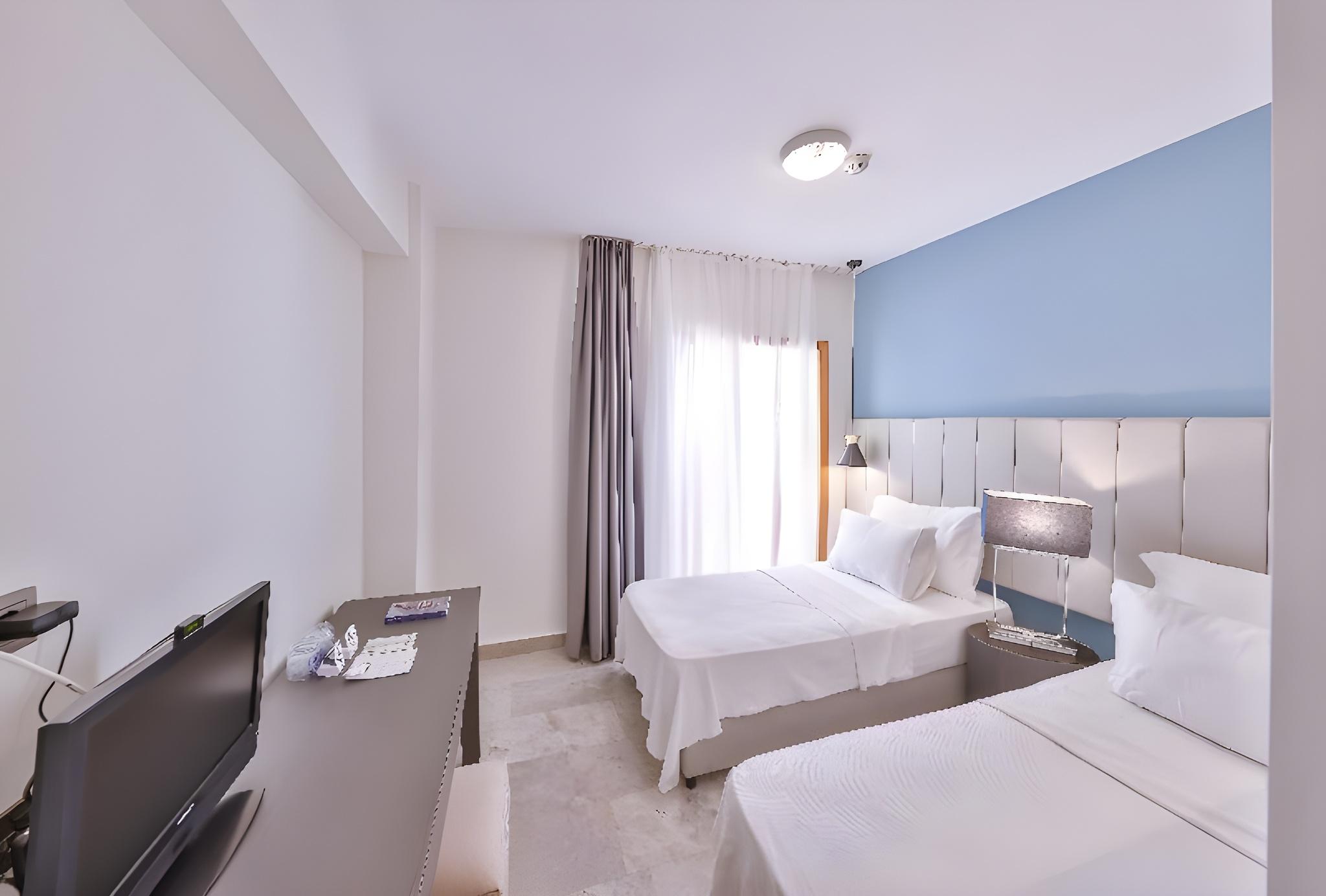 Room, 2 Double Beds, Lateral Side Sea View