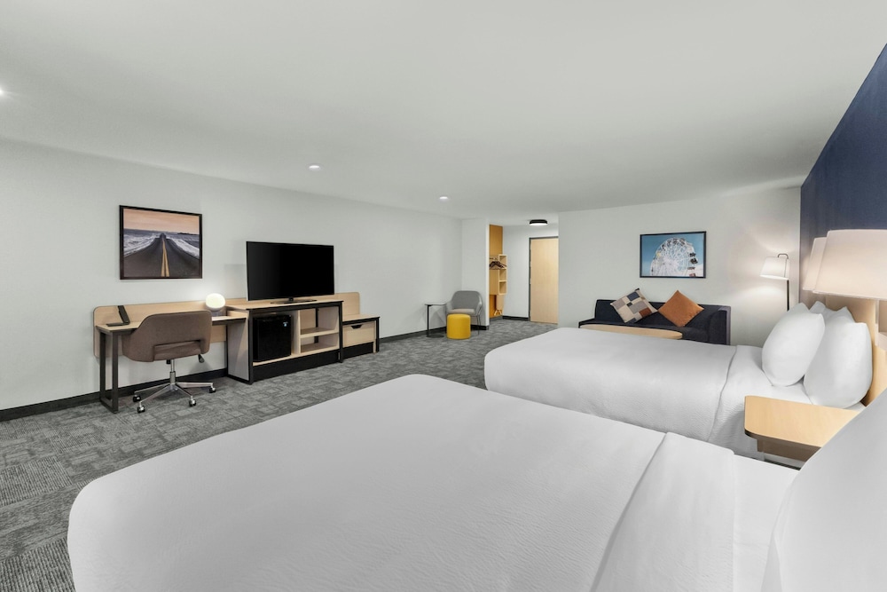 Standard, 2 Queen Beds, Sofa