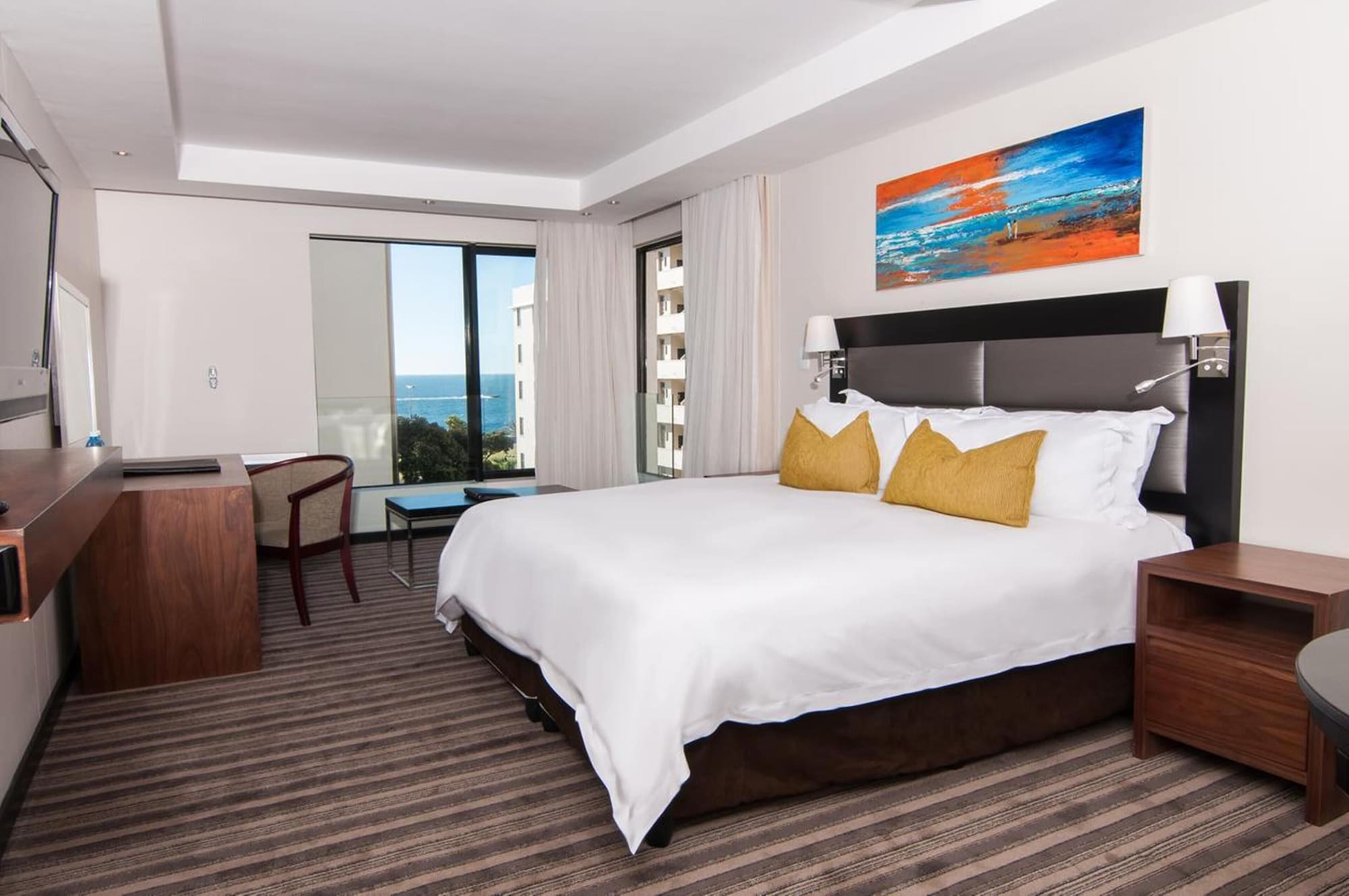 EXECUTIVE, SUITE, KING BED, PARTIAL SEA VIEW