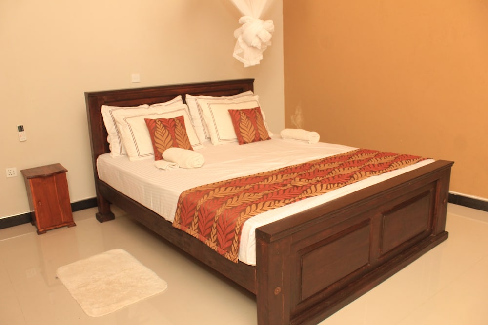 DELUXE, DOUBLE BED
