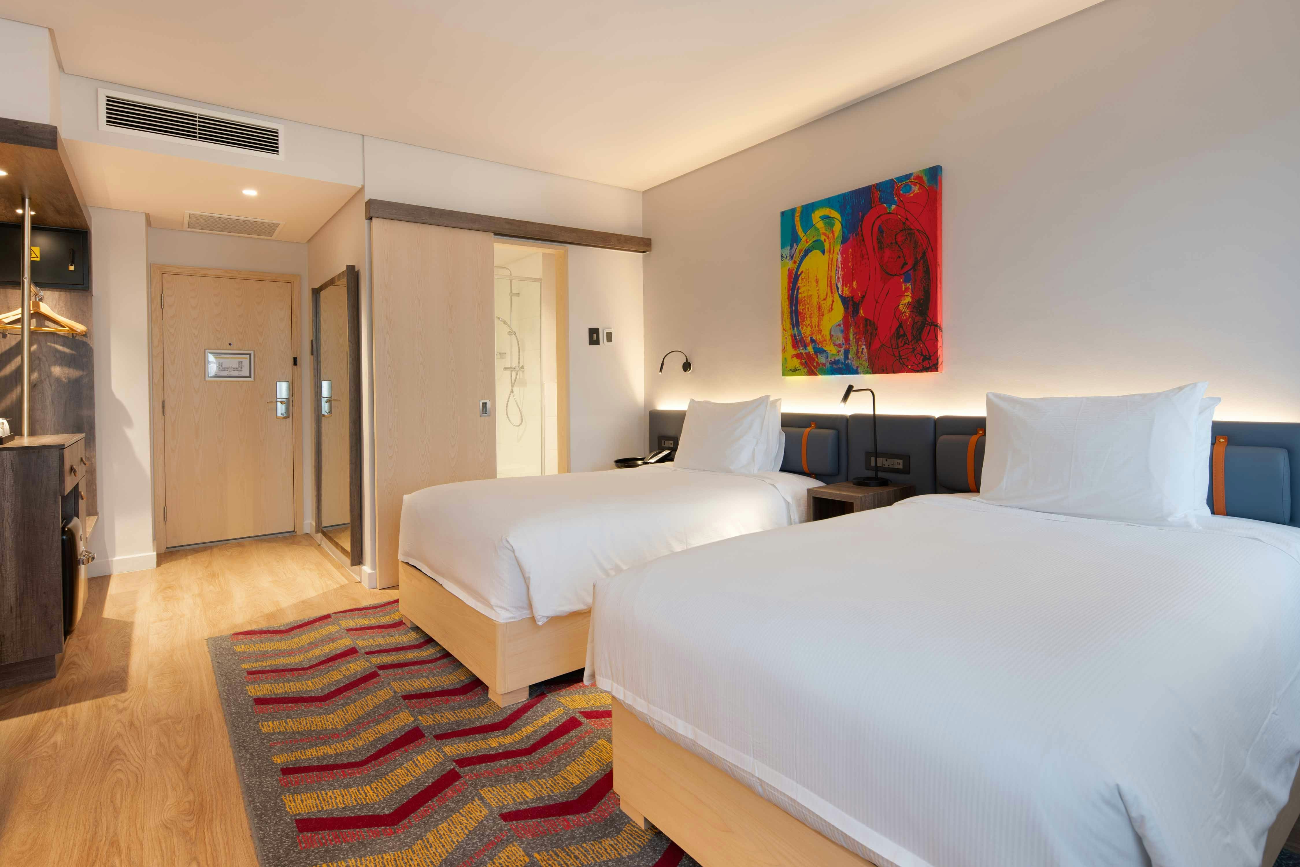 ROOM, TWIN BEDS