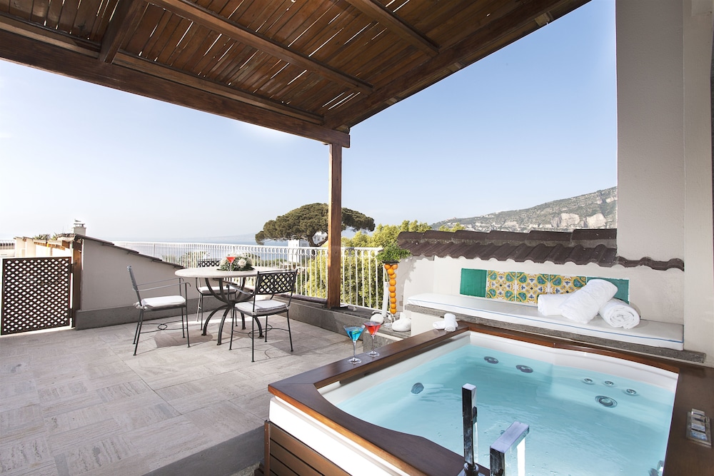 Grand Hotel Cocumella 3/84