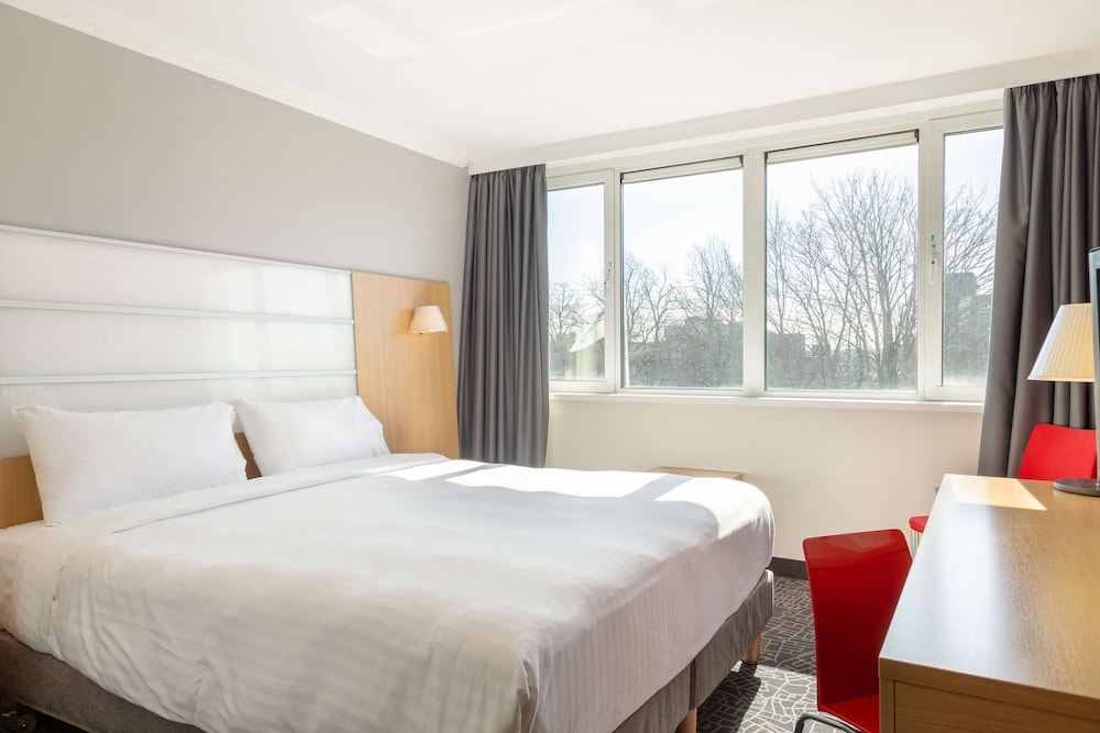 Mercure Northampton 16/63