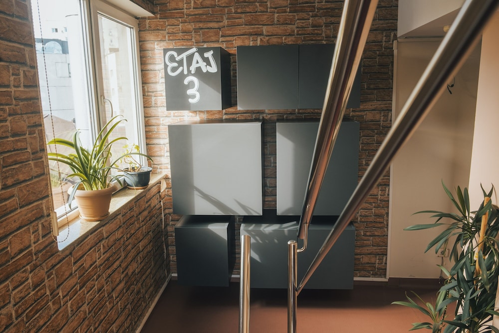 Hotel Graffiti 6/55