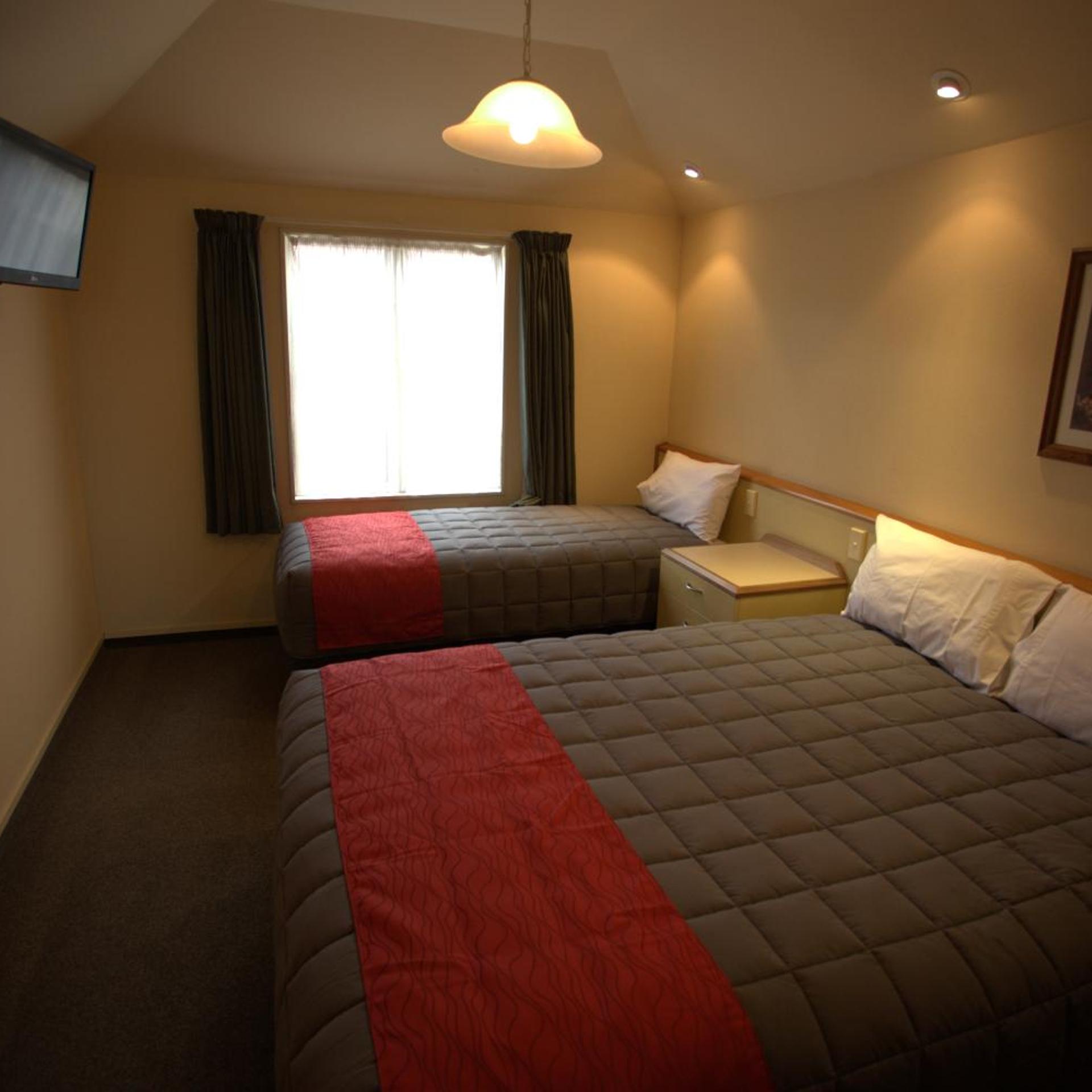 Birchwood Manor Motel 14/50