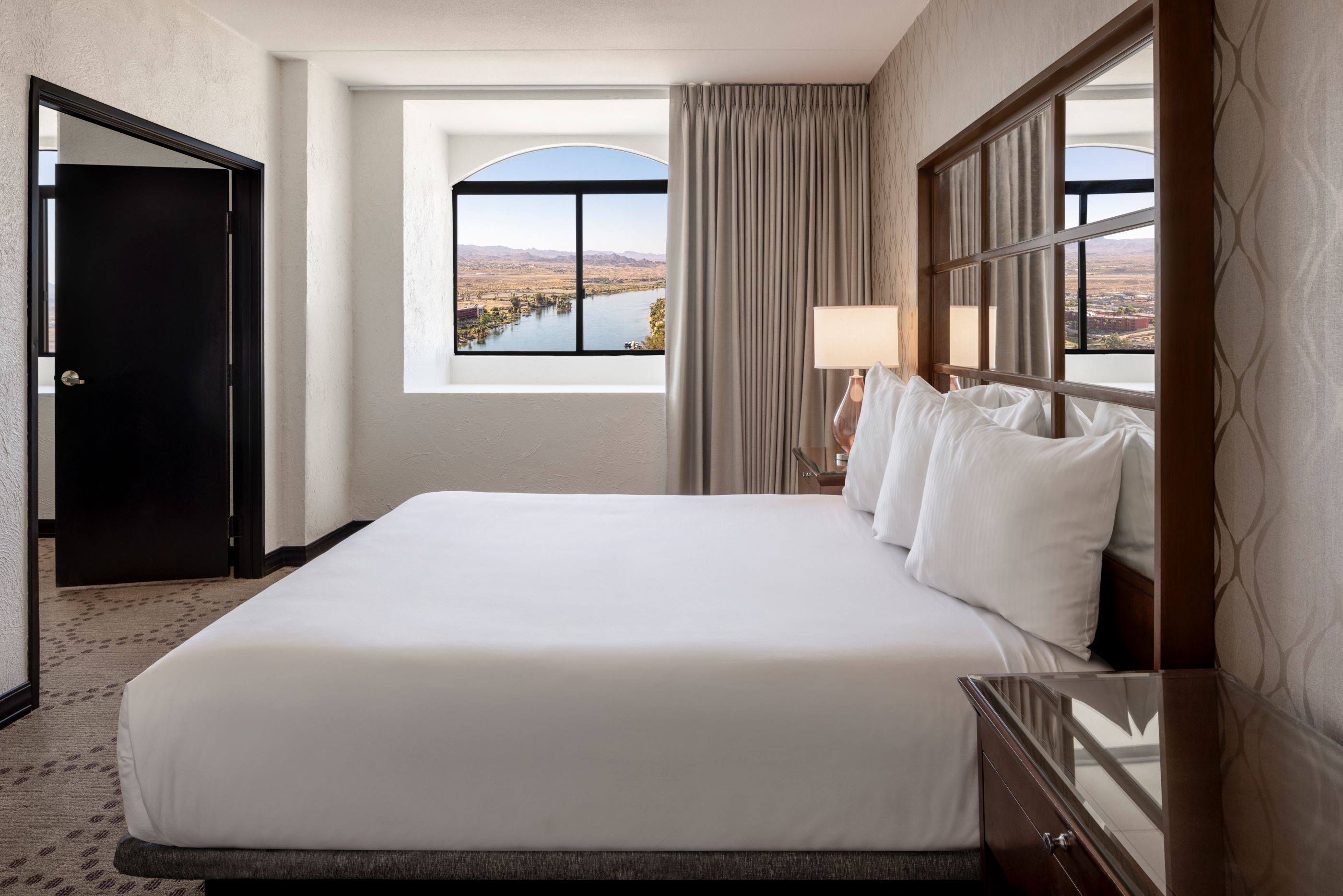 Suite, King Bed, with View, North Tower