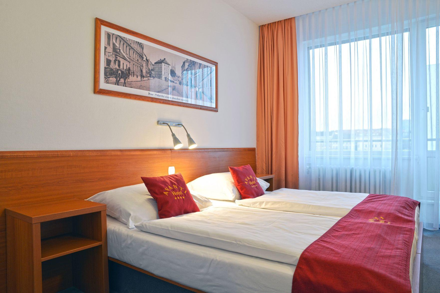1 BEDROOM, DOUBLE BED