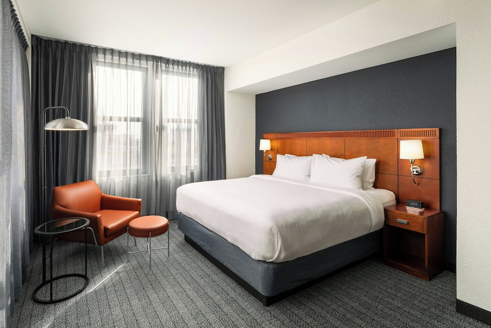 Courtyard by Marriott St. Petersburg Downtown 16/64