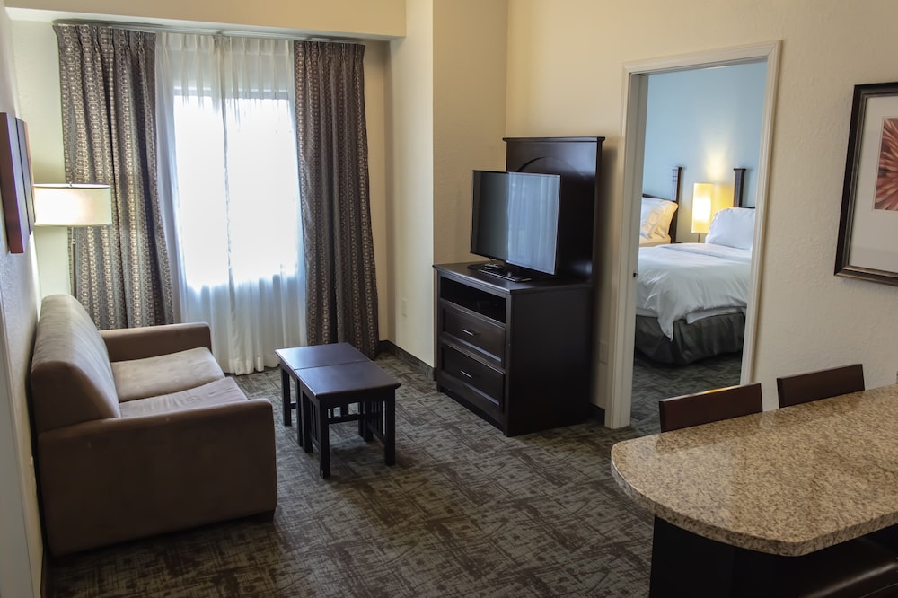 Staybridge Suites Minot 44/62