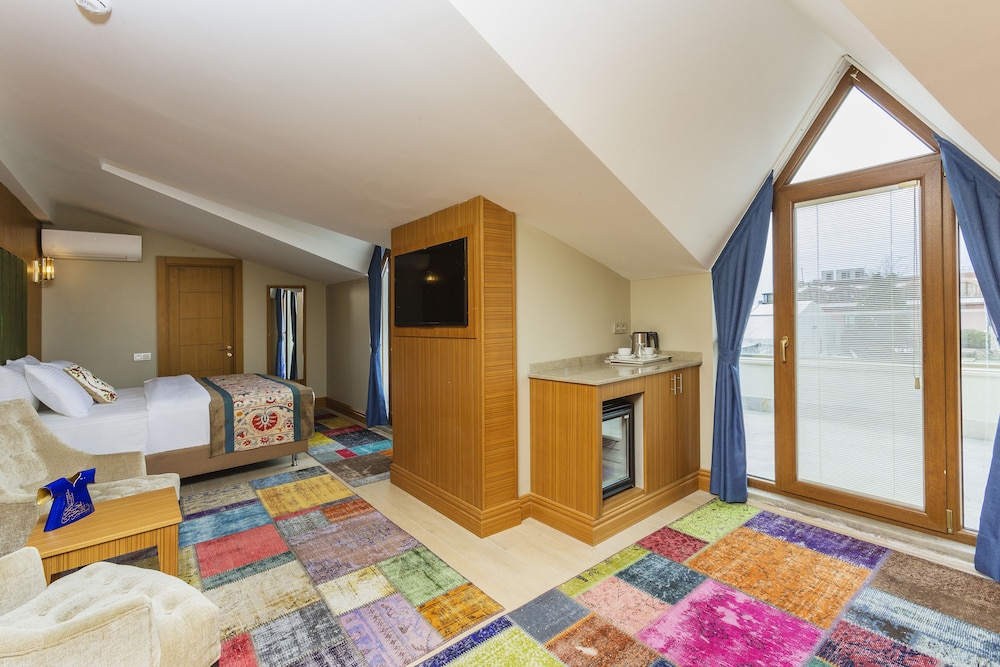 Obelisk Hotel & Suites 19/63