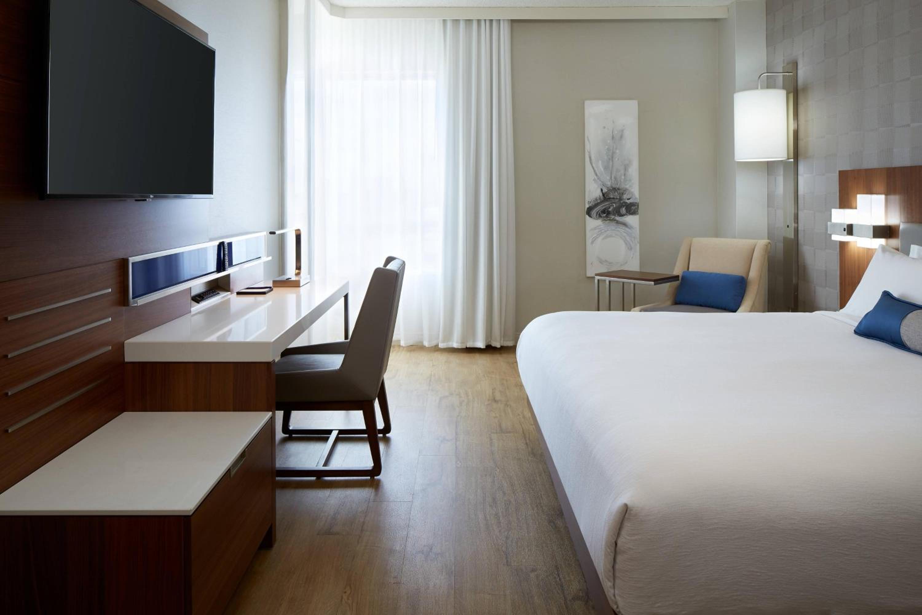 غرفة بسرير كينج، DELTA HOTELS BY MARRIOTT TROIS RIVIERES CONFERENCE CENTRE 10/15