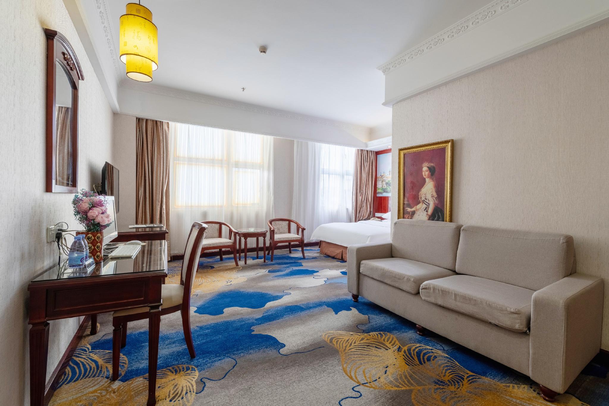 Vienna Hotel (Shenzhen Longhua Qinghu Road Branch 19/33