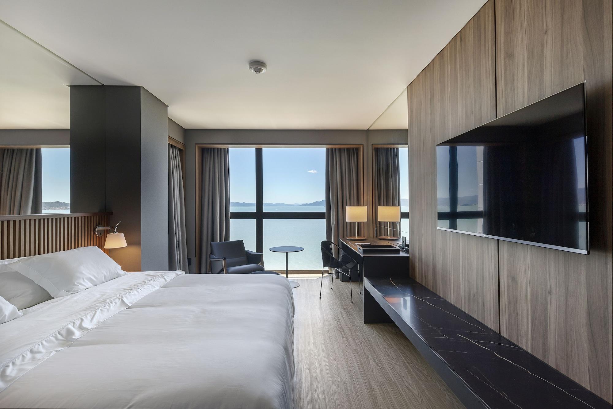 Luxury, Sea Front