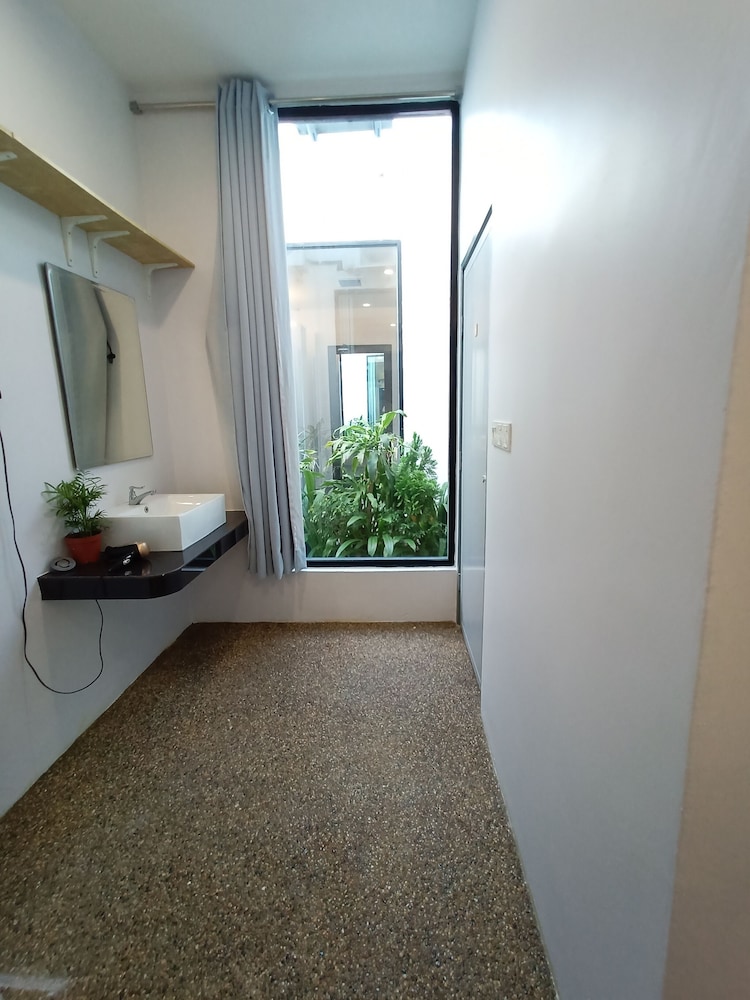 COMFORT, TWIN BEDS, PRIVATE BATHROOM