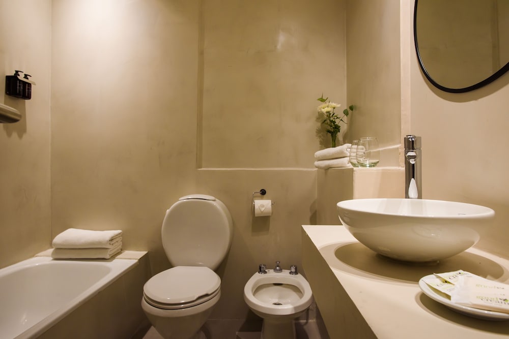 1253 Recoleta Small Hotel 45/47